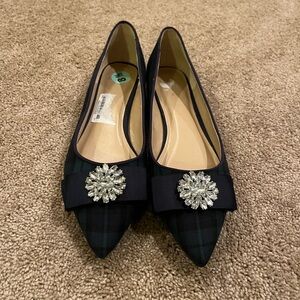 Crown & ivy green and blue plaid women’s dress shoe. Size 8.5